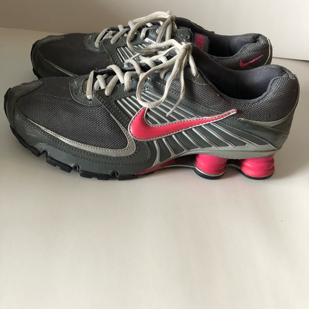 Women Nike Gray and Pink Tennis Shoes. Size 10.
